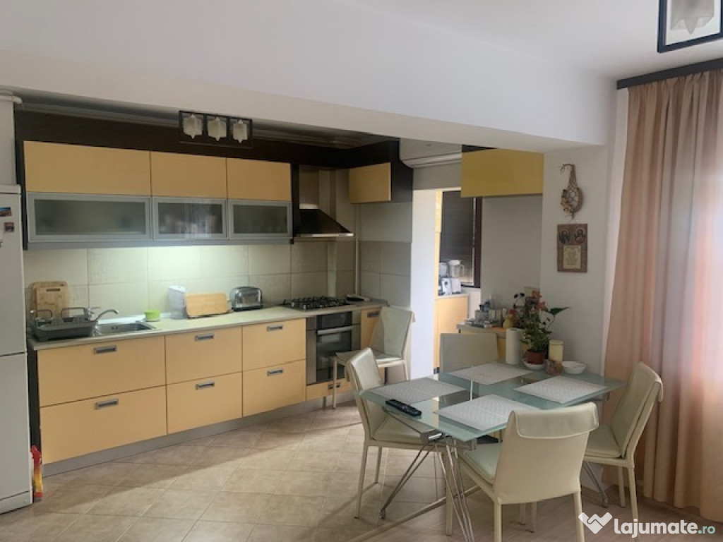 Apartament 4 camere, Bd. Carol I