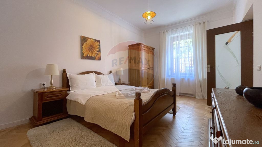 Apartament renovat clasic, cu 2 camere, 2 băi, Centrul I...