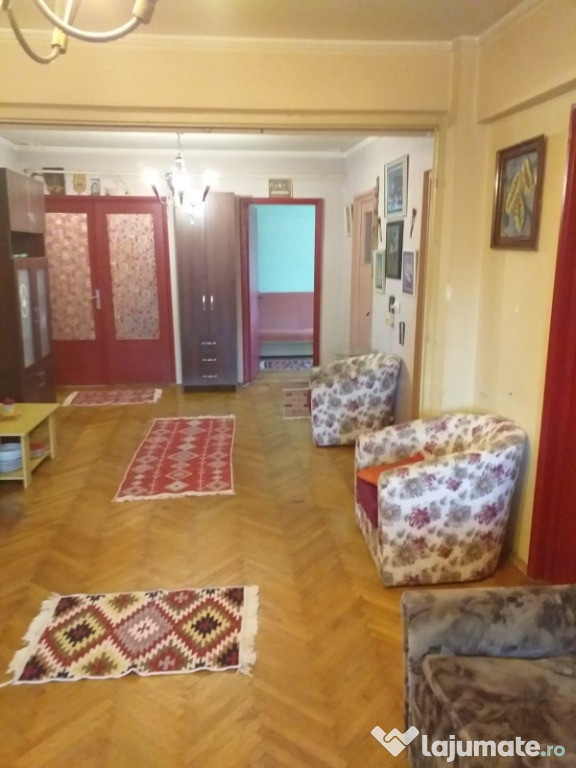 Vand apartament 3 camere Maratei