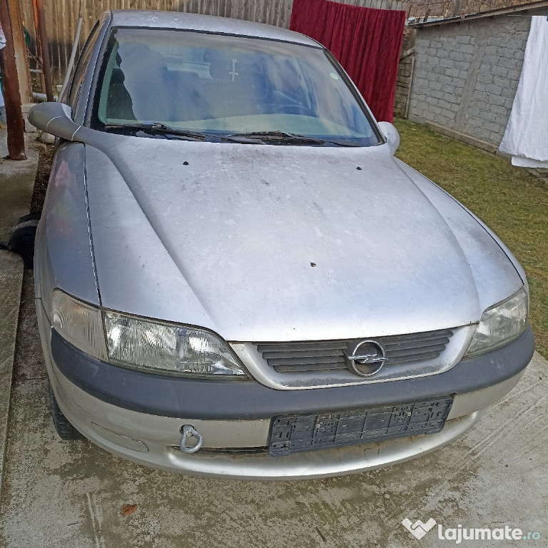 Dezmembrez Opel Vectra 1.8 benzina