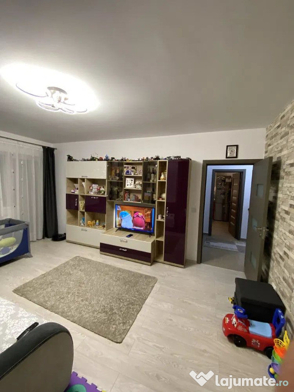 Apartament cu 2 camere, decomandat - Sanpetru