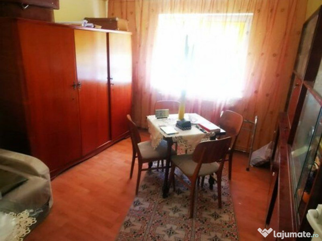 Apartament cu 3 camere, decomandat - zona Piata Centrala