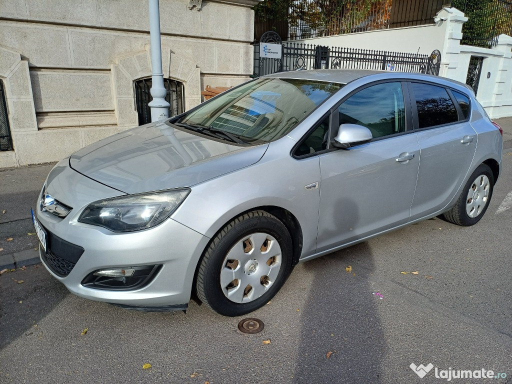 Opel Astra 2014 masina