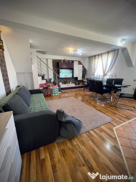 Apartament cu 3 camere semidecomandat