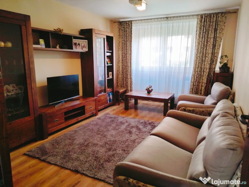 Inchiriez apartament 3 camere, loc de parcare, zona Iulius Mall