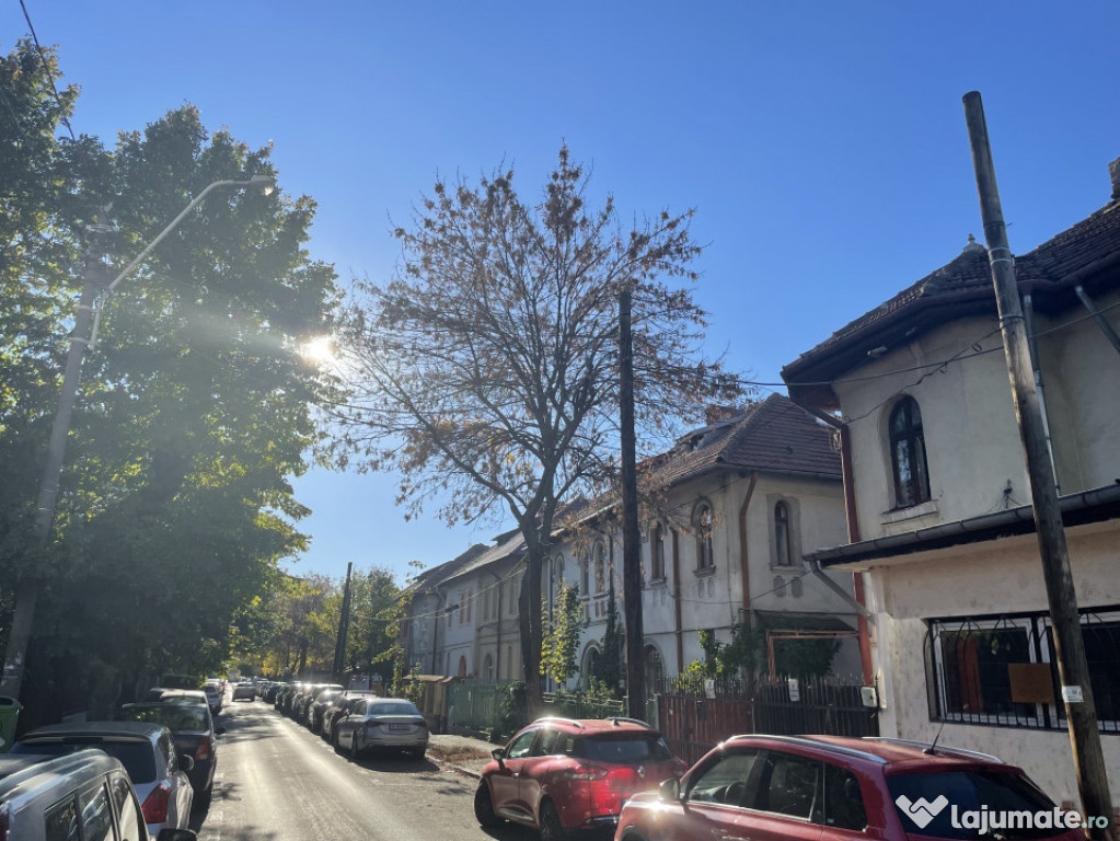 De vanzare apartament interbelic in vila cu 5 camere in zona