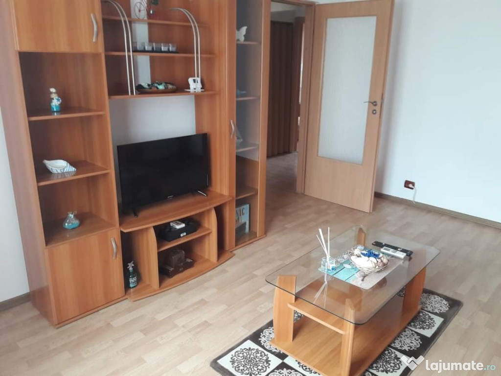 Închiriez Apartament 3 camere Năvodari centru