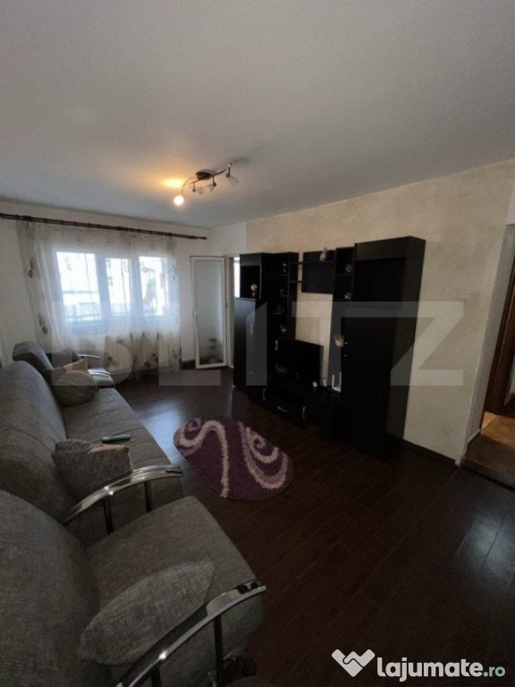 Apartament 3 camere, decomandat, 63 MP, zona 9 MAI