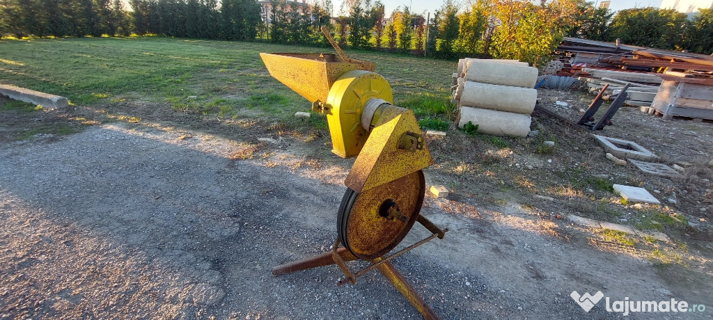 Moară cereale după tractor