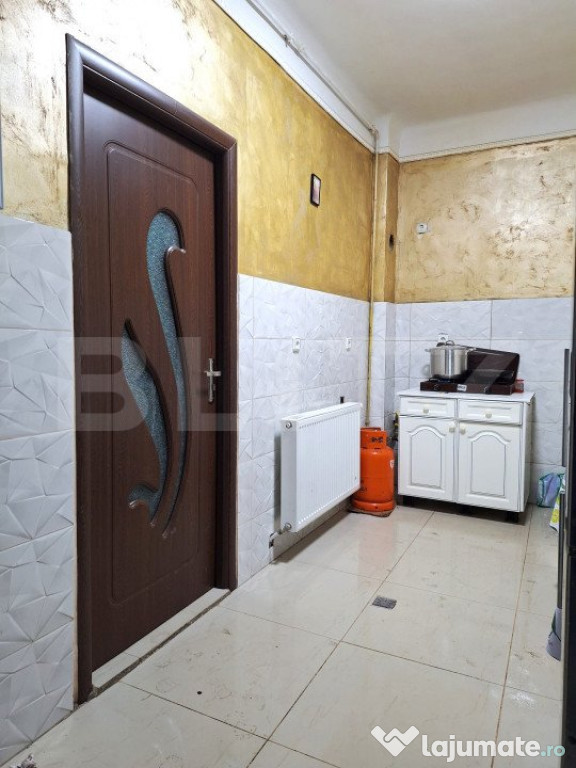 Investitie, casa la curte comuna cu 2 proprietari, zona Parc