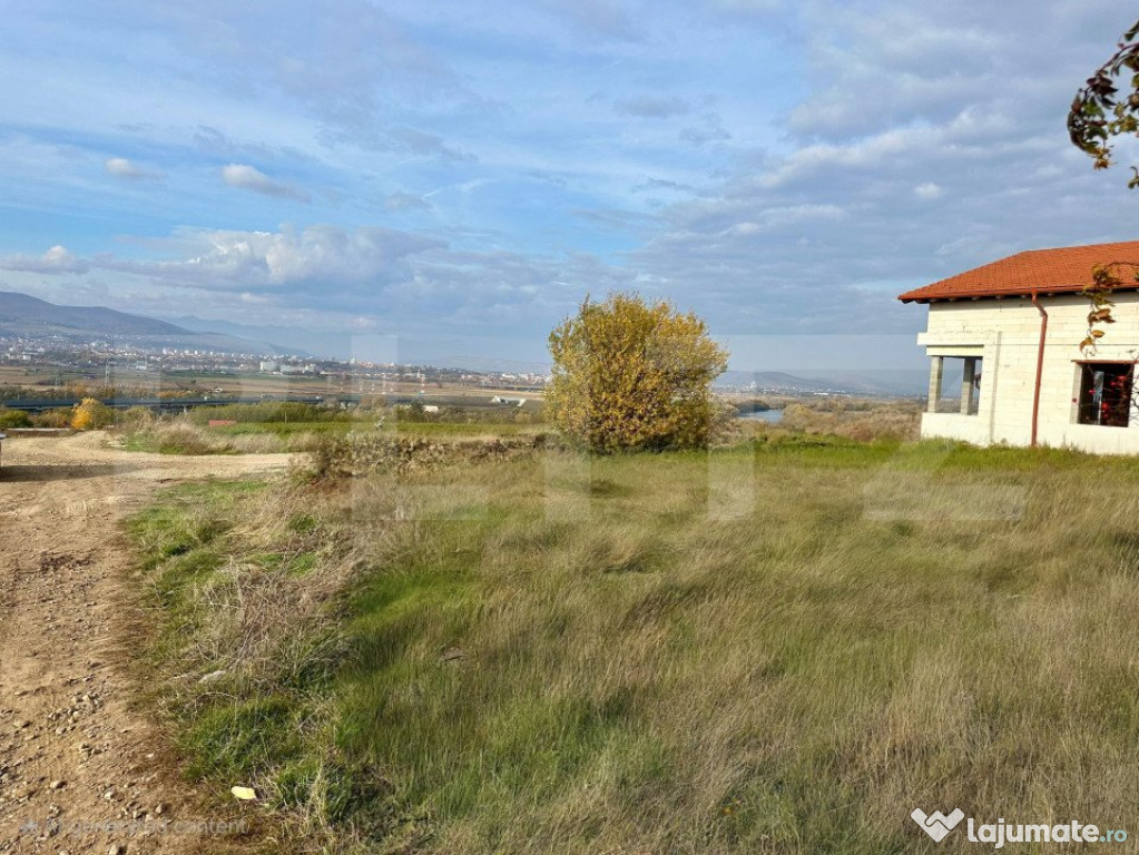 Teren intravilan, 1000 mp, cu utilitati si vedere panoramica