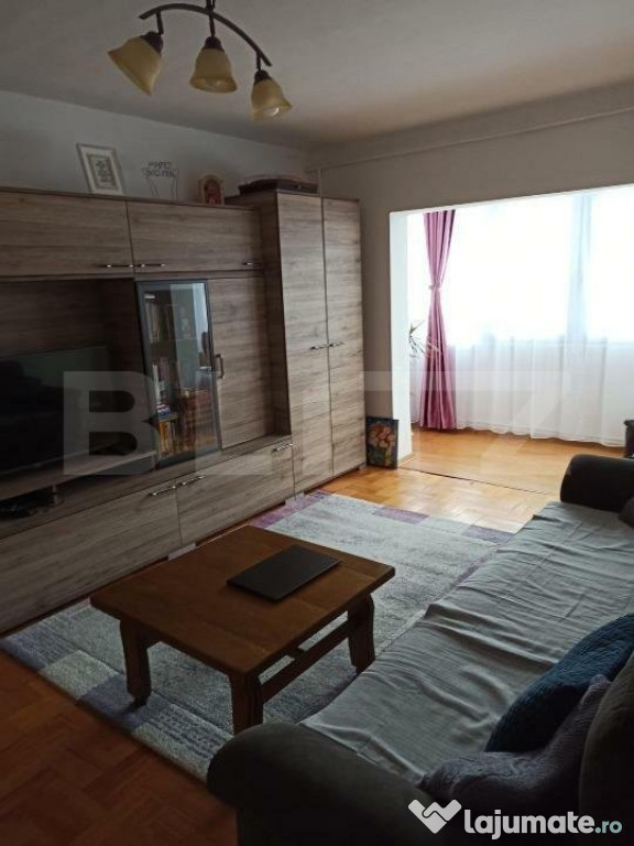 Apartament cu 2 camere, decomandat, orientare sudica, zona P