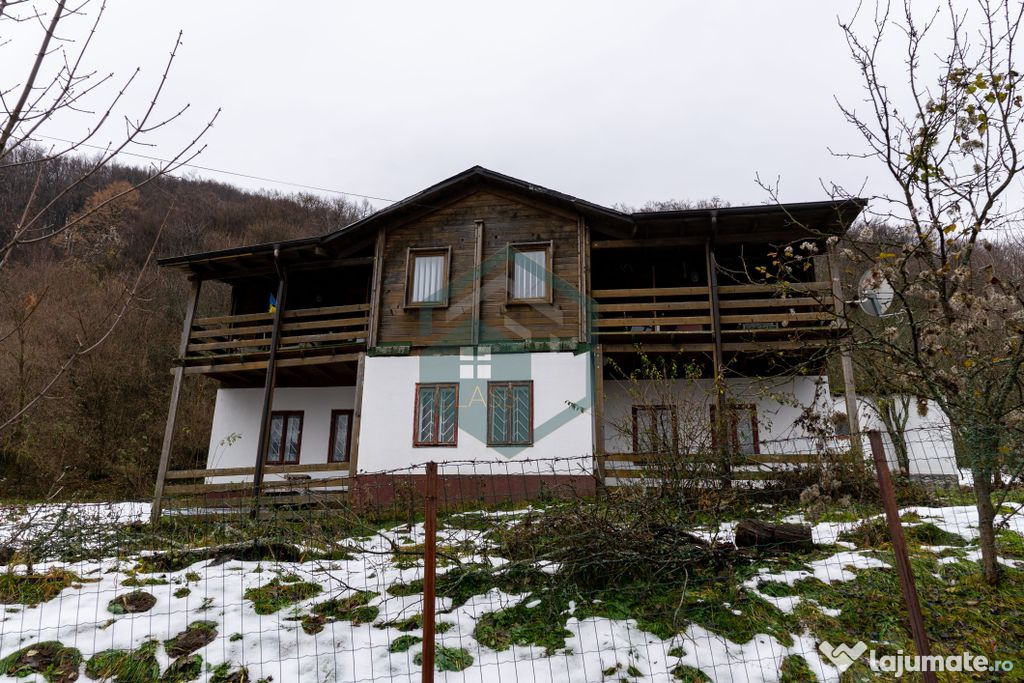 Casa de vanzare, zona de munte, loc. Sacaramb, jud. Huned...