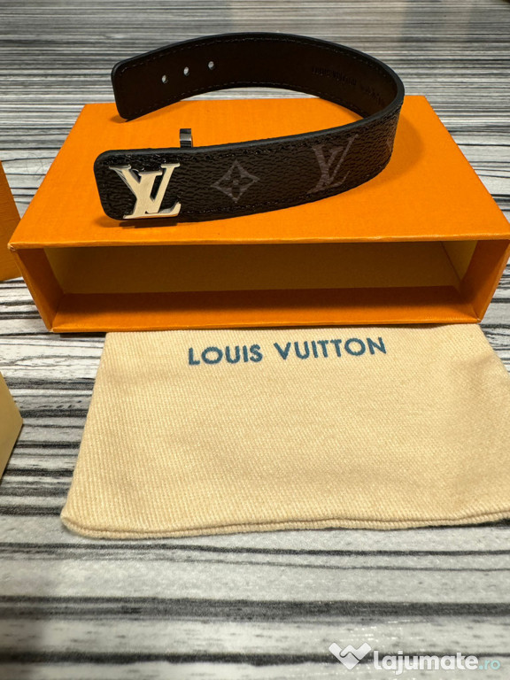 Bratara Louis Vuitton, neagra cu sigla argintie