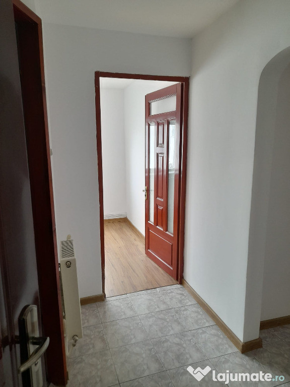 Apartament doua camere deco renovat complet Mioritei, etaj patru liber