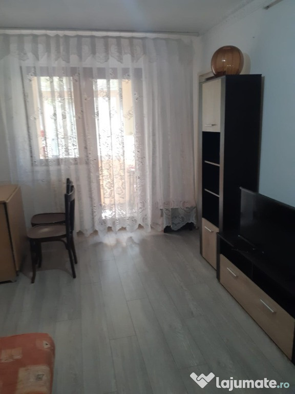 Vand apartament 2 camere cart. trivale