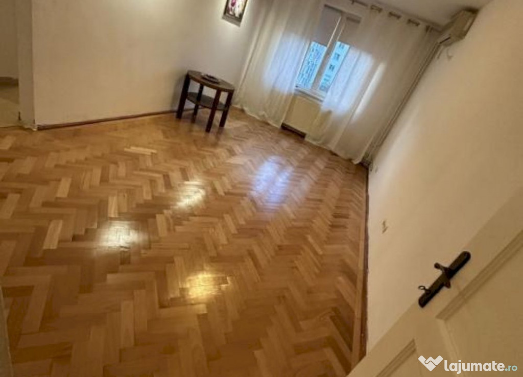 Apartament de 4 camere CU CENTRALA-Dristor