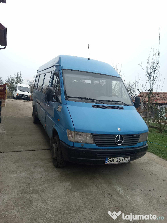 Mercedes-Benz Sprinter 412D (Microbuz)