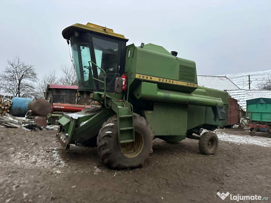 Vând combina John Deere