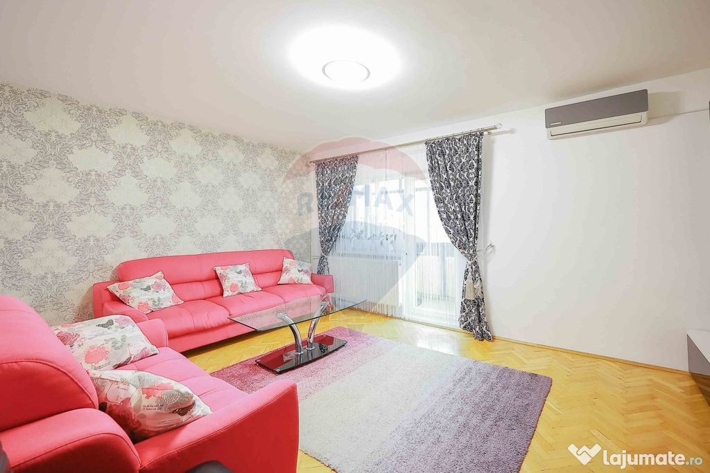 Apartament cu 3 camere de vânzare în zona Decebal