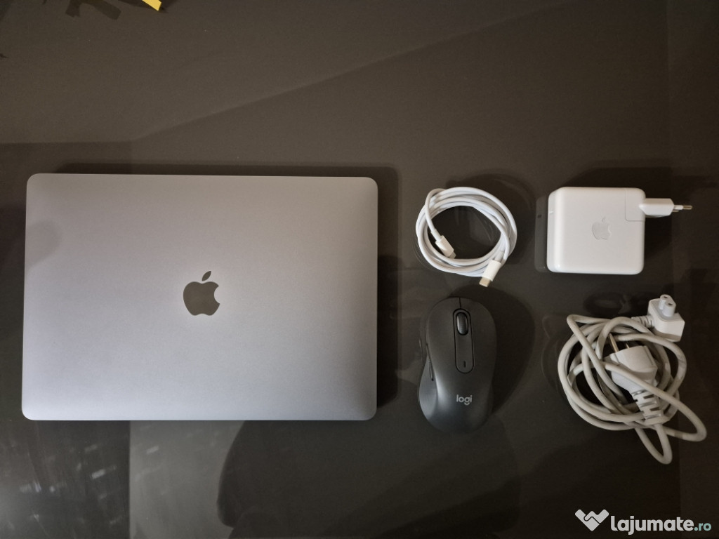 Macbook Pro 13 2022 încă în garanție + accesorii