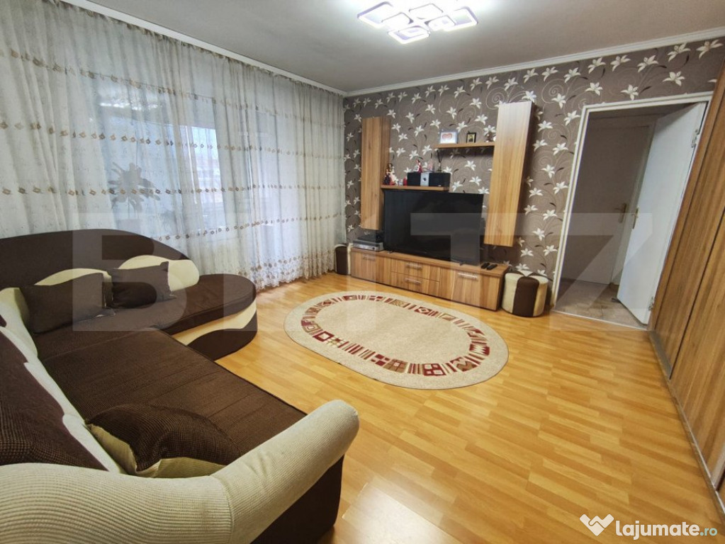 Apartament decomandat cu 4 camere, 40 mp, zona Nufarul