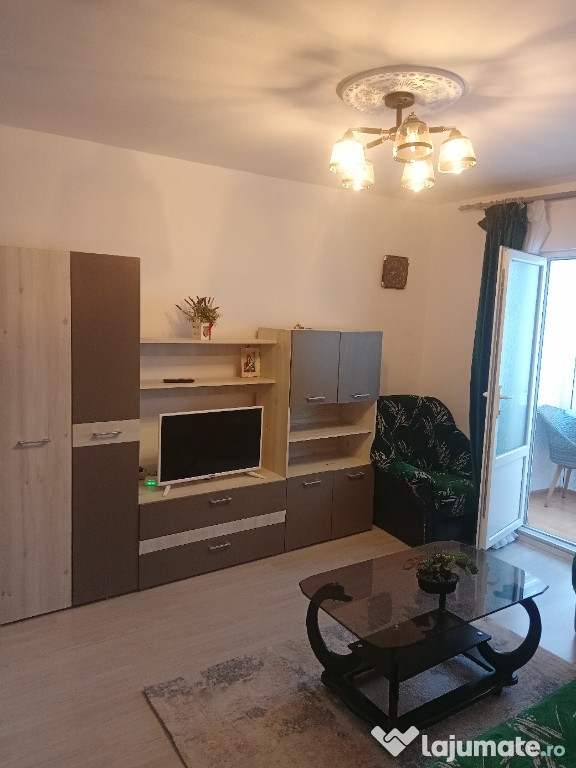 Proprietar vând sau închiriez apartament cu doua camere zona Noua