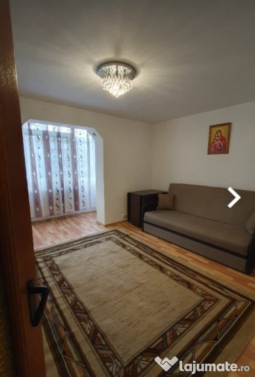 Închiriez apartament cu 2 camere