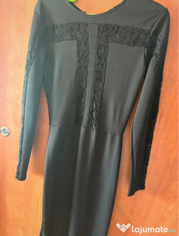 Rochie neagră mulată