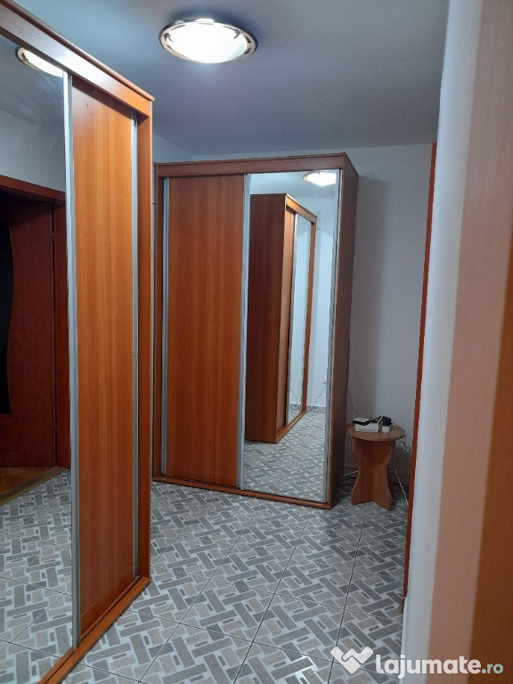 Ofer apartament spre închiriere