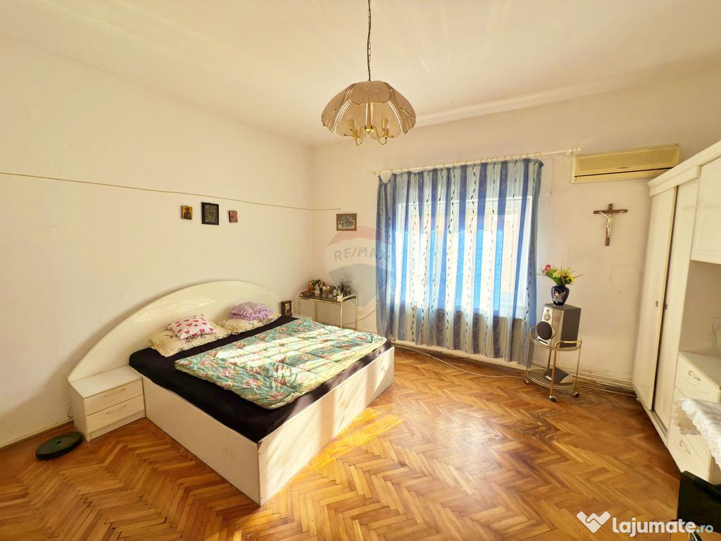 Apartament cu 3 camere de vânzare în zona Ultracentral