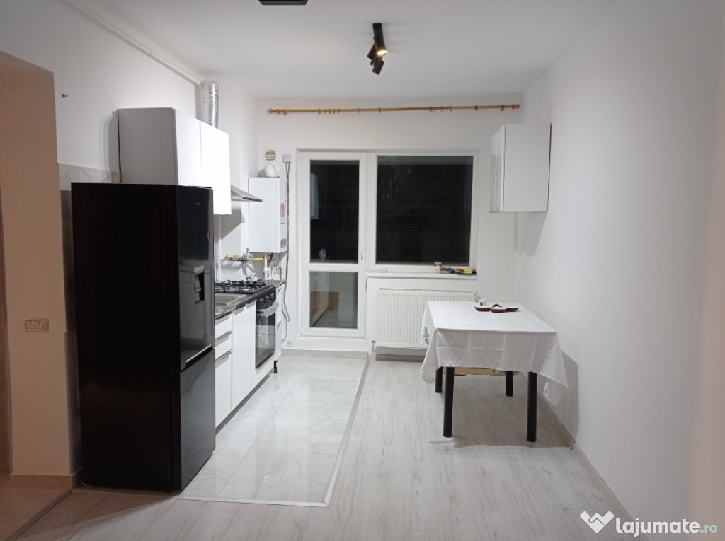 închiriez apartament