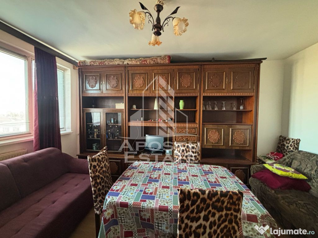 Apartament decomandat cu 3 camere, zona Dambovita