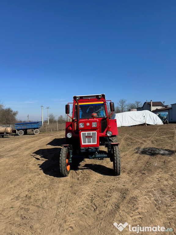 Vând tractor U 650 și remorcă auto basculabila