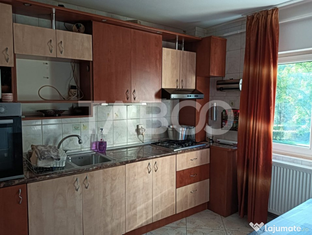 Apartament 2 camere etaj intermediar cu loc de parcare si bo