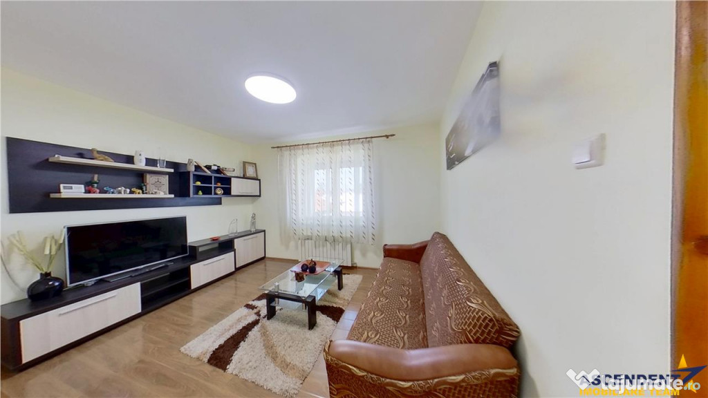 Tur Virtual! Apartament 2 camere semidecomandate, zona Tract