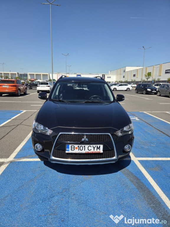Vând Mitsubishi Outlander 2013