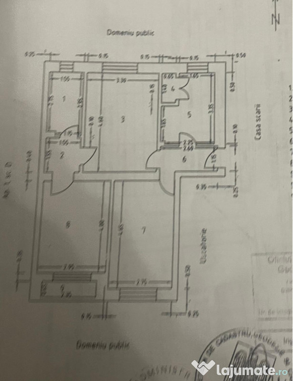 Vand apartament 3 camere, semidecomandat, parter.