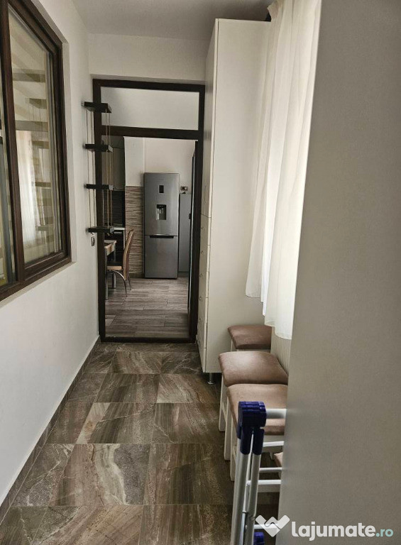 Apartament de 3 camere zona TRACTORUL