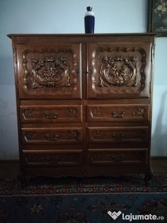Comodă spațioasă de lux