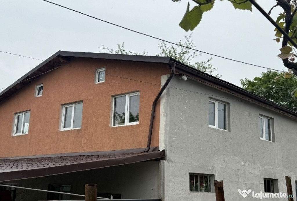 Casa cu etaj im Glina