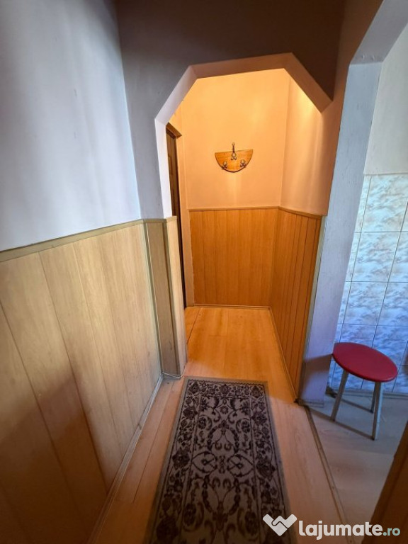 Apartament cu 2 camere, semidecomandat, 40 mp, zona Hipodrom