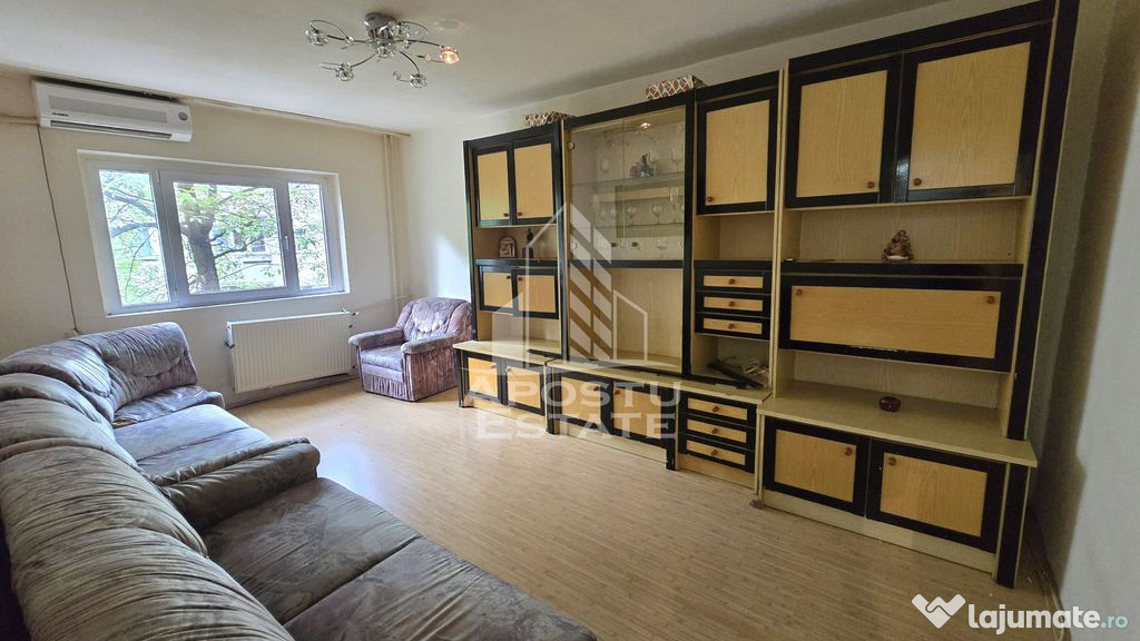 Apartament cu 3 camere, etaj intermediar, decomandat, zon...