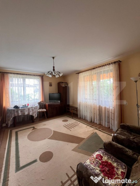 Apartament 3 camere, decomandate, 91 mp, la vilă, zonă Par