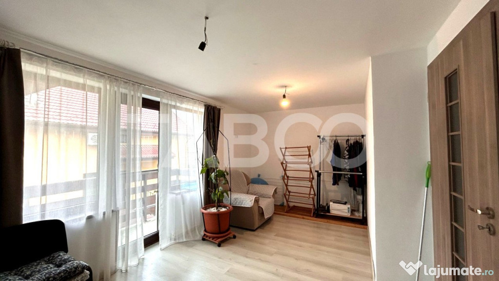 Casa de vanzare cu 3 camere 2 bai 2 balcoane loc de parcare