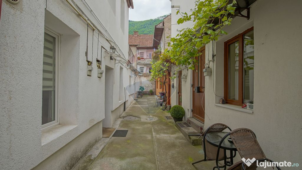 De vanzare 2 camere, ultracentral – Str. Poarta Schei, ...