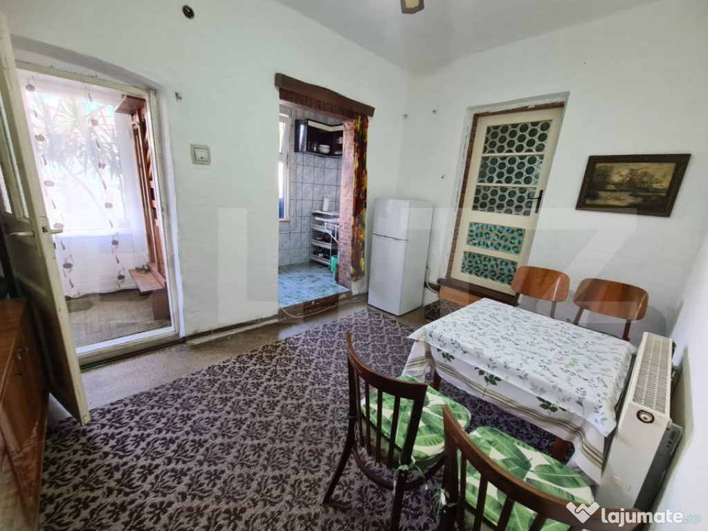Casa cu 3 camere, 90 mp, zona centrala