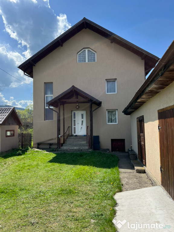 Casa în centrul orașului Frasin