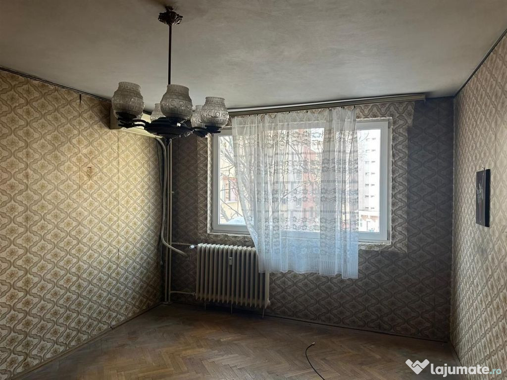 Apartament 3 camere Titan decomandat etajul 3 din 4 bloc ...
