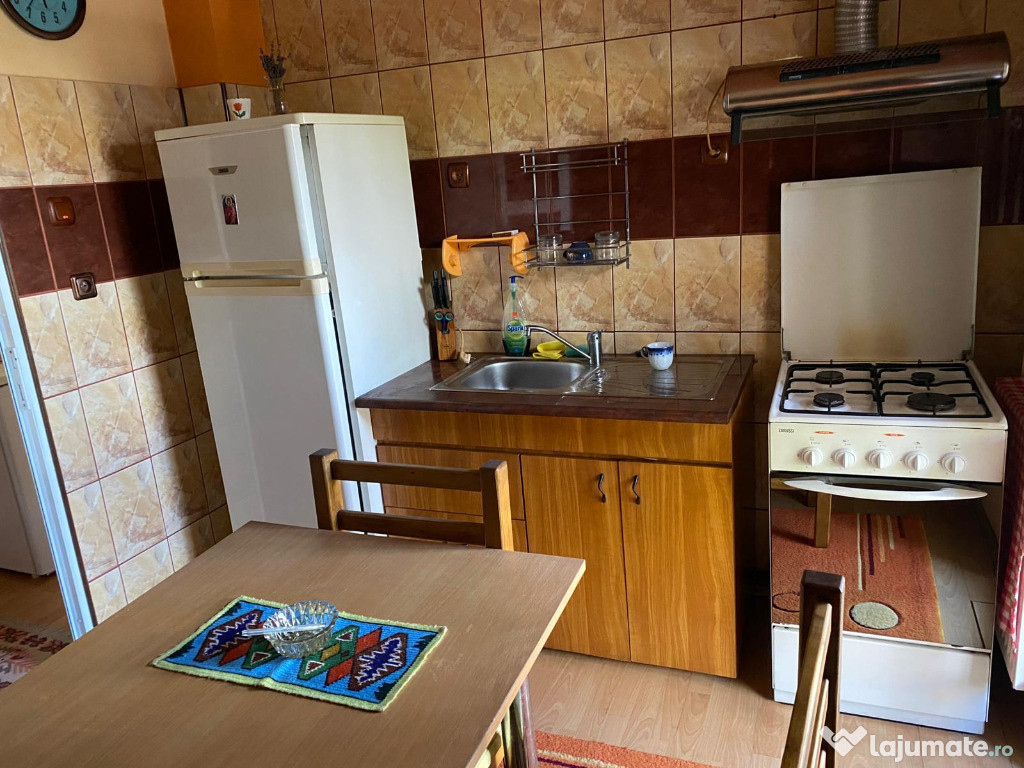 Inchiriez apartament 2 camere decomandat in Deva pe Liliacului, etaj 1